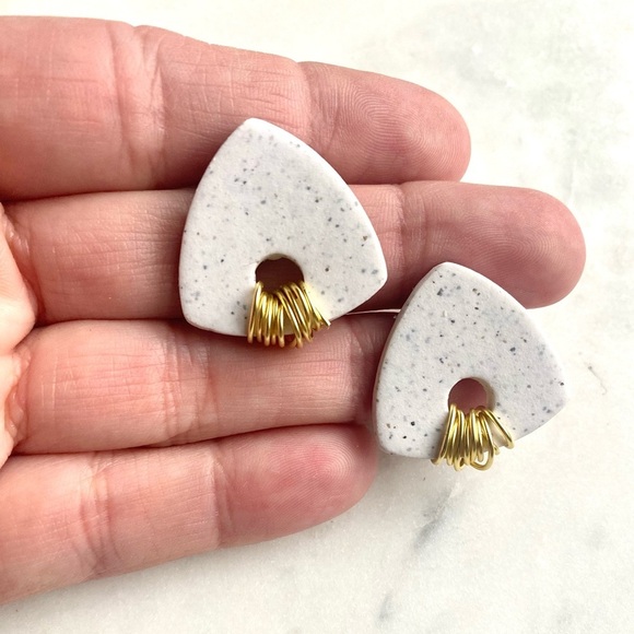 White speckled polymer clay earrings with gold - Picture 3 of 3